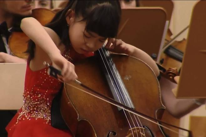 Cellist Kim Jung-a performs during her final round at the 11th International Tchaikovsky Competition for Young Musicians, Monday. (KNIGA)