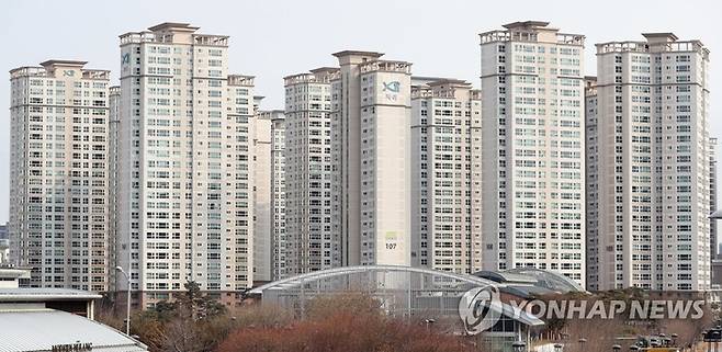 서울에서도 전세가율 30%대 아파트가 나오기 시작했다. 사진은 서울 반포자이 전경.