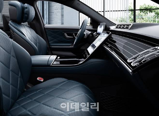 온라인 한정판 출시 모델 ‘더 뉴 메르세데스-마이바흐 S 580 4MATIC 블루 스타 더스트 나이트’. (사진=메르세데스-벤츠 코리아㈜)