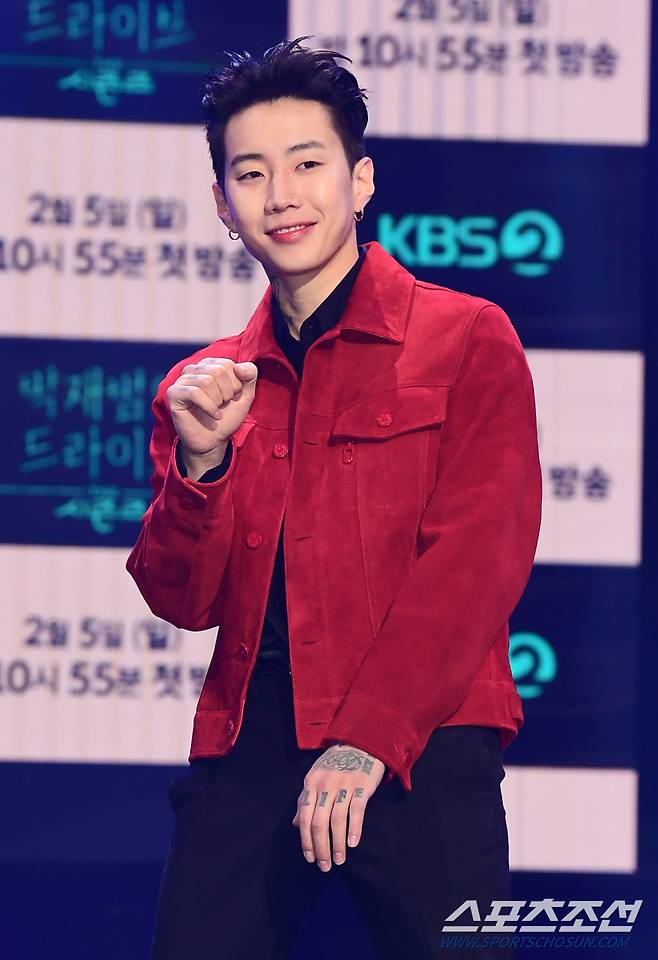 가수 박재범이 17일 KBS 공개홀에서 열린 새 뮤직 토크쇼 '더 시즌즈-박재범의 드라이브' 제작발표회에서 인사말을 하고 있다.

다양한 매력을 가진 네명의 MC들 '인간 프로젝트'라는 방식을 도입해 자신의 이름을 걸고 프로그램을 진행한다. 여의도=최문영 기자 deer@sportschosun.com/2023.01.17/