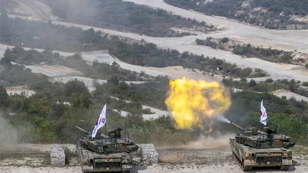 K2 흑표전차가 포천 훈련장에서 포 사격을 하는 모습 [사진 제공:연합뉴스]