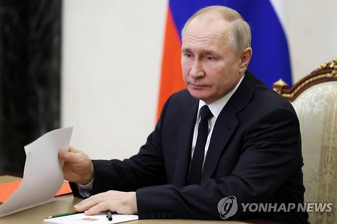 화상 국가안보위 회의 주재하는 푸틴 러시아 대통령 (AP=연합뉴스)