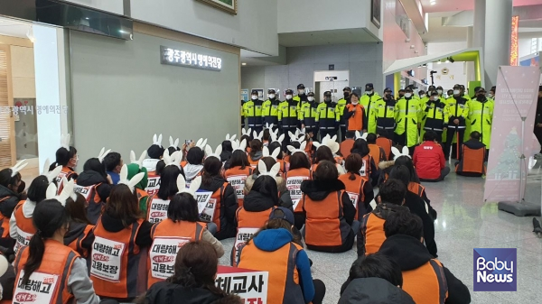 노조는 대체교사들의 고용연장과 고용보장을 요구하며 요구가 수용될 때까지 무기한 파업을 이어나갈 것이라고 밝혔다. ⓒ민주노총 민주일반연맹 공공연대노동조합