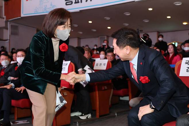 국민의힘 나경원 전 의원(왼쪽)과 김기현 의원(사진=연합뉴스)