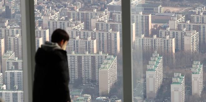 서울 송파구 롯데월드타워 전망대 서울스카이에서 바라본 아파트 단지 풍경. /뉴스1