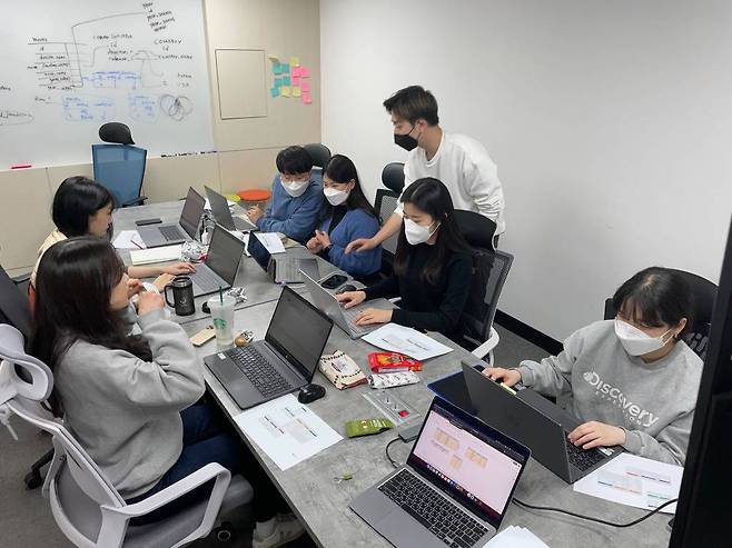누비랩 직원들이 스스로 모여 진행한 SQL 세미나 모습, 출처: 누비랩