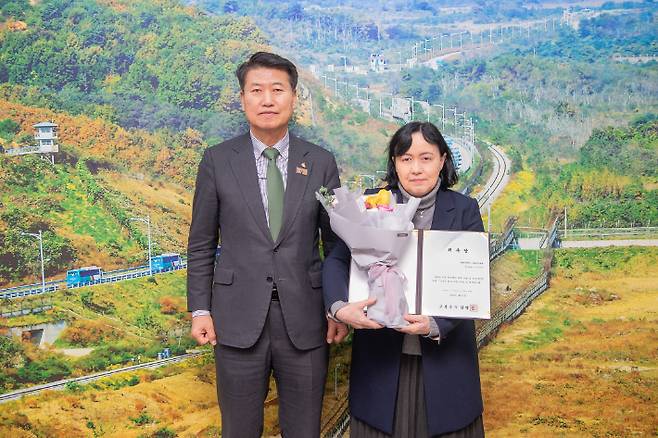 강원 고성군은 지난 14일 가톨릭대학교 서울성모병원 옥진주 교수를 의료 고문의사로 위촉했다. 고성군 제공