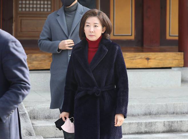 나경원 국민의힘 전 의원이 17일 대구 동구 팔공총림 동화사를 방문하고 있다. 연합뉴스