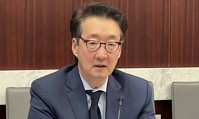 미국 워싱턴의 싱크탱크 전략국제문제연구소(CSIS) 빅터 차 한국석좌가 지난 17일(현지시간) 미국 워싱턴에 있는 CSIS에서 ‘대북 정책과 확장억제’ 보고서에 대해 설명하고 있다. 워싱턴=박영준 특파원