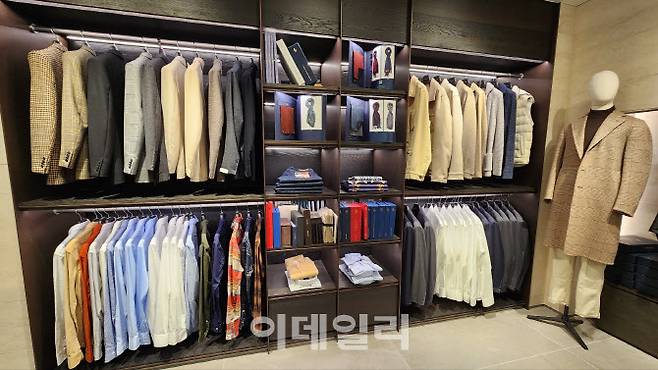 갤러리아 G.STEET 494 옴므 수트. (사진=백주아 기자)
