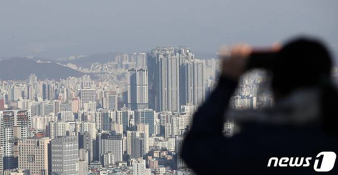 우왕좌왕 서울 집값, 낙폭 줄었다 커졌다 반복…매도·매수 눈치싸움 치열