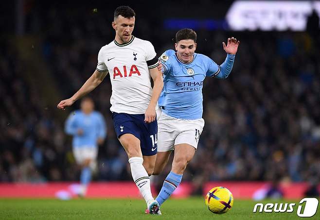 토트넘 홋스퍼 윙백 페리시치(왼쪽) ⓒ AFP=뉴스1