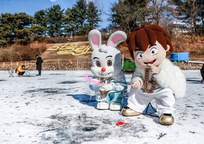 서울랜드에서 즐길 수 있는 얼음낚시. 서울랜드 제공