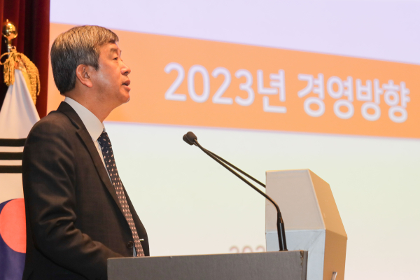 정기환 한국마사회 회장이 18일 신년 워크숍에서 2023 경영 키워드를 설명하고 있다.