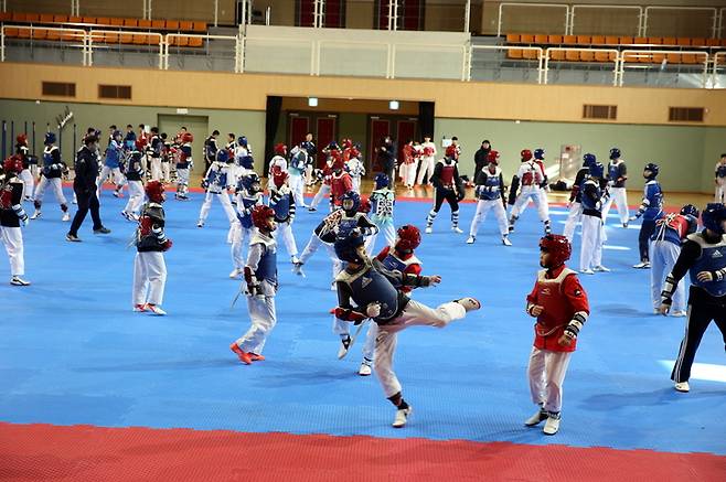 전국 태권도 선수단 전지훈련 및 교류전이 25-29일까지 서천군 태권도전당에서 열린다. 2023. 01. 20 서처군  *재판매 및 DB 금지