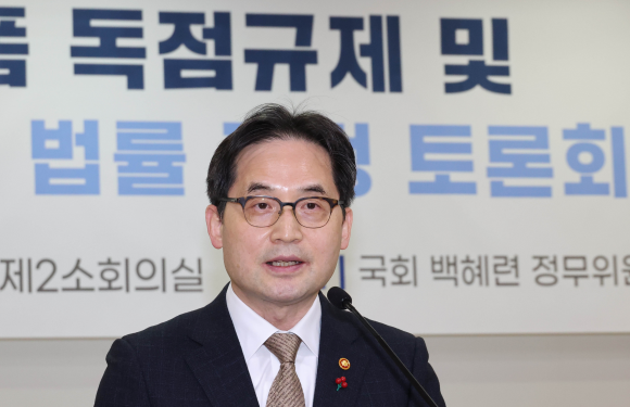 한기정 공정거래위원장 - 한기정 공정거래위원장이 17일 국회 의원회관에서 열린 온라인플랫폼 독점규제 및 공정거래에 관한 법률제정 토론회에서 축사하고 있다. 2023. 1. 17. 연합뉴스