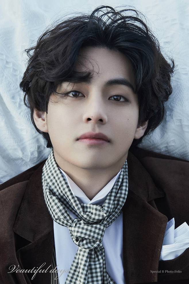 방탄소년단 뷔, 2022 글로벌 초이스 100 '트리플 크라운'