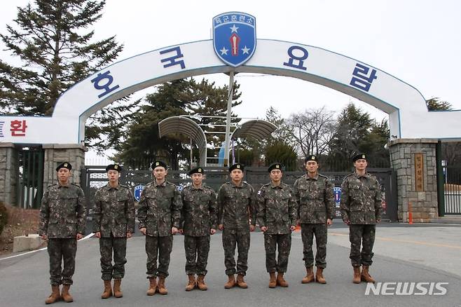 [서울=뉴시스]김천상무 신병 18명. (사진=김천 상무 제공)