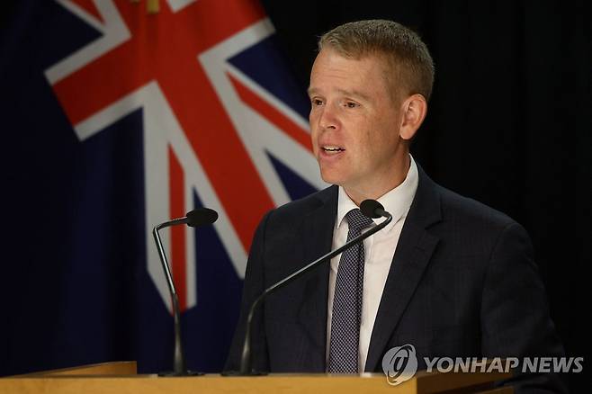 크리스 힙킨스 차기 뉴질랜드 총리 (웰링턴 AFP=연합뉴스)  22일(현지시간) 뉴질랜드 41대 총리에 오르게 된 크리스 힙킨스가 국회에서 기자회견을 하고 있다. 2023.1.22 photo@yna.co.kr