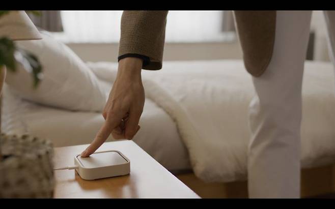 삼성전자는 스마트홈을 쉽고 빠르게 구현할 수 있는 '스마트싱스 스테이션(SmartThings Station)'을 오는 25일 국내 출시한다고 24일 밝혔다.ⓒ삼성전자