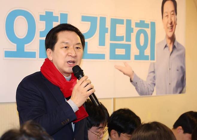 국민의힘 당권주자인 김기현 의원이 24일 서울 여의도 한 식당에서 열린 '연포탕' 기자 간담회에서 발언하고 있다. ⓒ연합뉴스