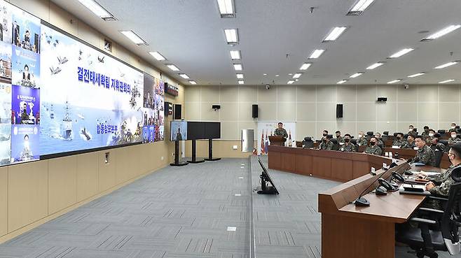 각군 지휘관들에게 대비태세를 강조하는 김승겸 합참의장