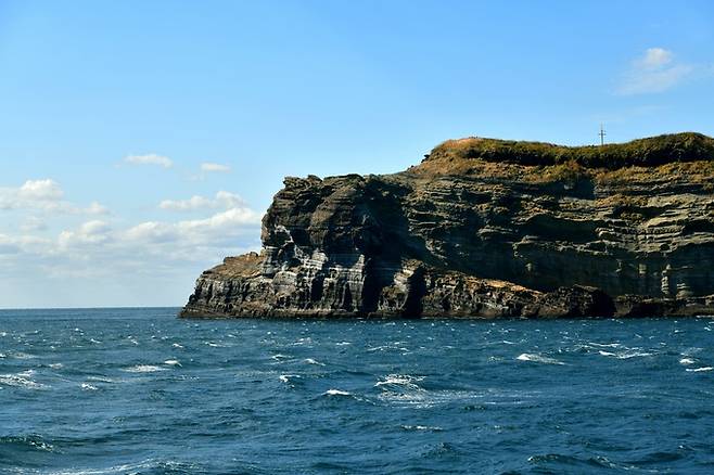 송악산 둘레길 절벽.