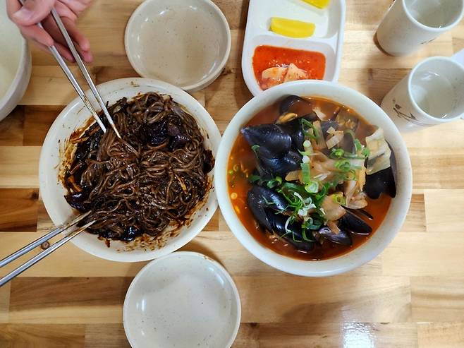 마라도 톳짜장면과 해물짬뽕.