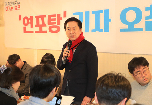 국민의힘 당권주자인 김기현 의원이 24일 서울 여의도 한 식당에서 열린 기자간담회에서 발언하고 있다. 연합뉴스