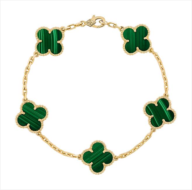 사진 : 반클리프 아펠(Van Cleef & Arpels), VINTAGE ALHAMBRA 5-MOTIF BRACELET, YELLOW GOLD, MALACHITE_616237