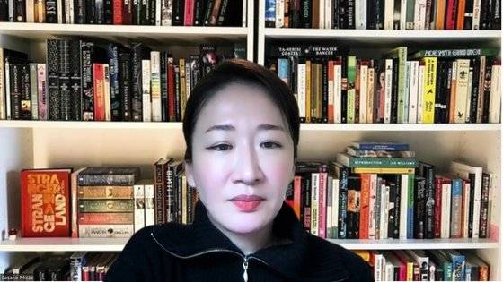 지난 22일 본지와 화상인터뷰를 하고 있는 사사노 미사에 일본 이바라키대 교수