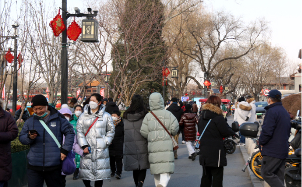 춘제 연휴 둘째날인 22일 중국 수도 베이징 스차하이에서 중국인들이 연휴를 즐기고 있다.[사진제공=연합뉴스]