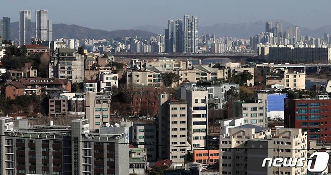 (서울=뉴스1) 김진환 기자 = 사진은 14일 오후 서울 용산구 한남동에서 바라본 고급 주택단지의 모습. 2022.12.14/뉴스1  Copyright (C) 뉴스1. All rights reserved. 무단 전재 및 재배포 금지.