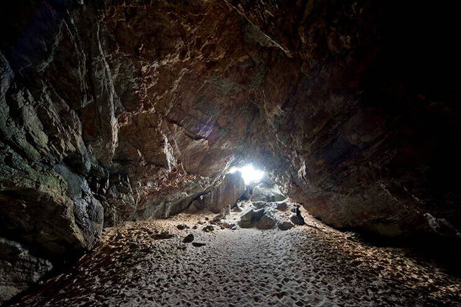 이헤야섬의 구마야 동굴(오키나와관광청 제공)