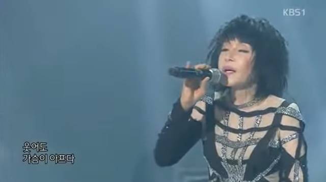 윤시내는 오랜만에 내놓은 신곡 '인생이란' 노래로 중년층 가요팬들에게 잔잔한 울림을 주고 있다. 윤시내의 차분하면서도 달관한 듯한 목소리에 담겨 모처럼 지친 삶을 위로받을 수 있는 힐링곡이다. /KBS