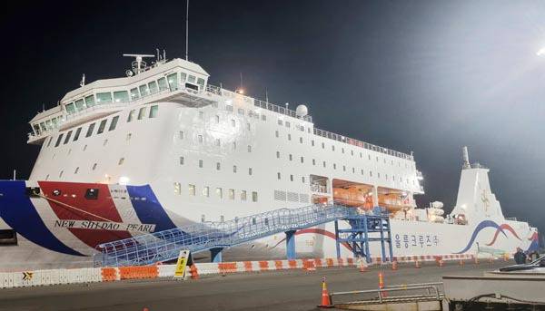 2만 t급의 울릉크루즈 외관. 울릉크루즈 제공·김미주 기자