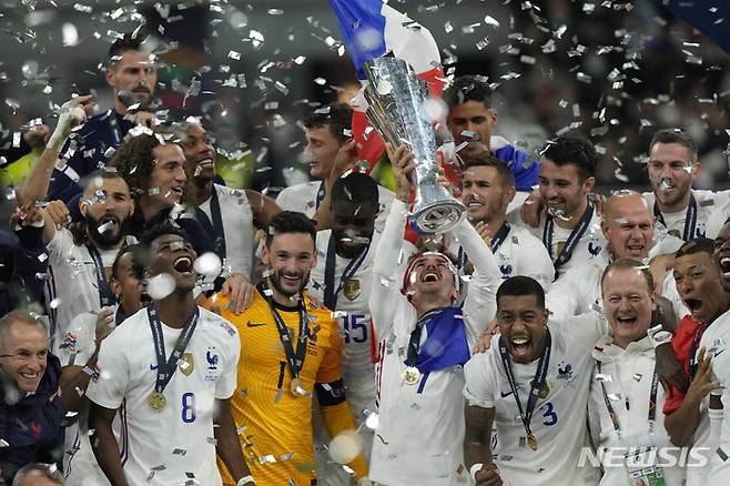 [밀라노=AP/뉴시스]UEFA 네이션스리그 우승팀 프랑스. 2021.10.10.