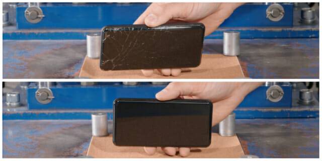 미국 소재 회사 코닝이 스마트폰 커버 유리 신제품 ‘고릴라 글래스 빅터스2’ 낙하 실험을 한 결과(아래)와 경쟁사 제품 결과(사진=코닝)