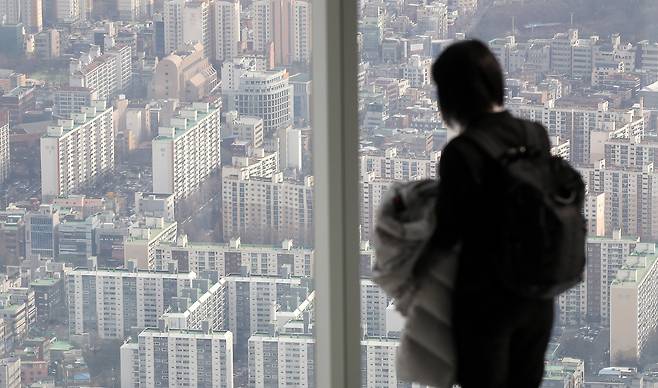 서울 송파구 롯데월드타워 전망대 서울스카이에서 바라본 서울 아파트 모습. /뉴스1