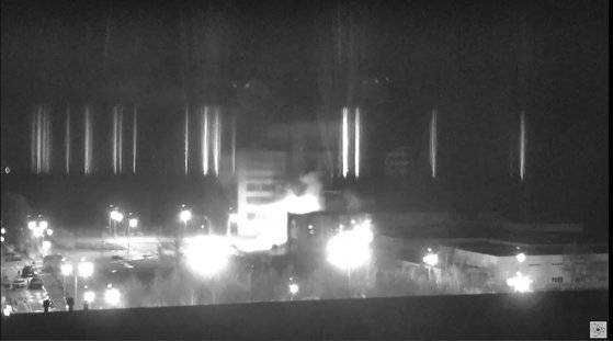 4일 자포리자주 원자력 발전소에서 폭발이 일어나고 있다. AFP=연합뉴스