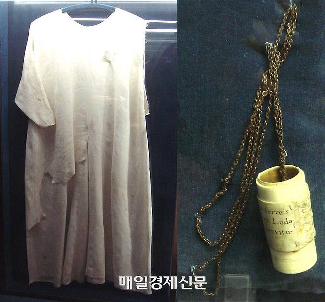 루이9세의 낡은 셔츠와 채찍. 그의 청빈한 삶을 보여주는 물품들이다. 루이9세는 예수의 고난을 간접체험하기 위해 수시로 자신의 몸을 채찍질 한 것으로 전해진다.