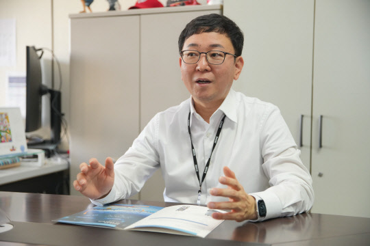 이동형 한국원자력연구원 혁신전략부장은 올해 용융염원자로 개발에 본격 나선다며 2030년 이후 해양용 용융염원자로 첫 호기를 선보일 계획이라고 밝혔다.



원자력연 제공