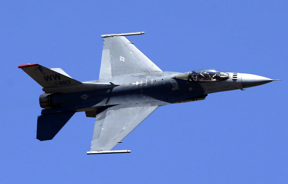 록히드마틴이 제작한 미군 전투기 F-16. AP 연합뉴스