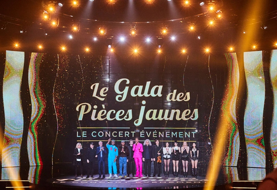 Girl group Blackpink performs at the Le Gala des Pièces Jaunes charity event on Wednesday in Paris, France. [YG ENTERTAINMENT]