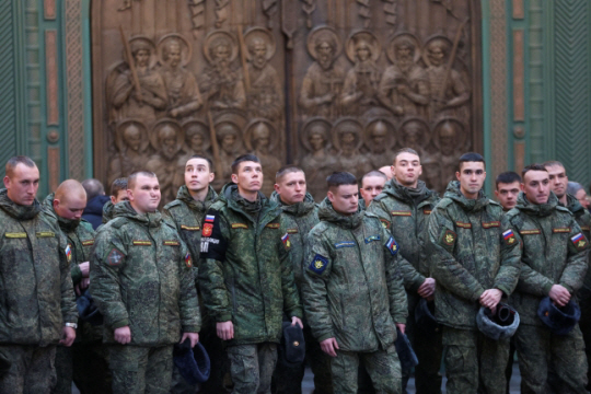 예배에 참석한 러시아 군인들의 모습. 로이터 연합뉴스