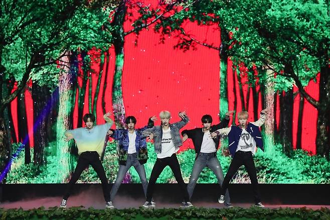 [서울=뉴시스] 투모로우바이투게더. 2023.01.29.(사진 = 빅히트 뮤직 제공)photo@newsis.com*재판매 및 DB 금지