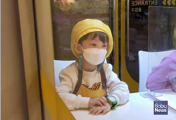 ​실내 마스크 의무 해제! 혼란스러운 아이들. ⓒ여상미