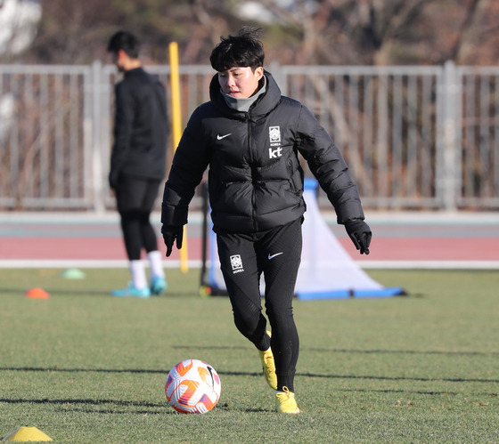 30일 오후 울산 문수축구경기장 보조경기장에서 열린 여자 축구 국가대표팀 훈련에서 지소연이 패스하고 있다. 〈사진=연합뉴스〉