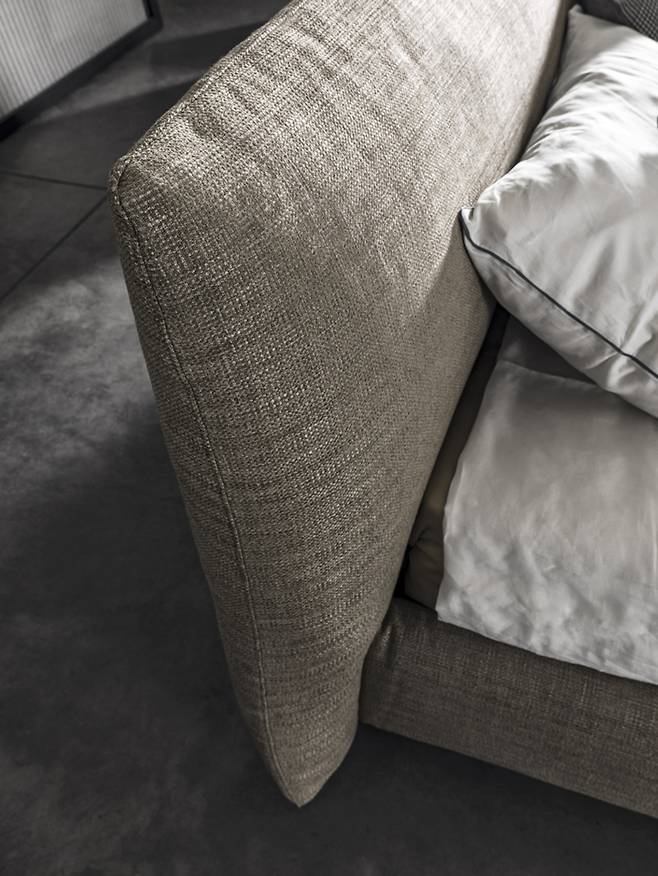 사진 : 플랜리빙의 MC(Meroni & Colzani) 컬렉션. Casanova Bed (브랜드 Meroni & Colzani).&nbsp;Design: MC Lab