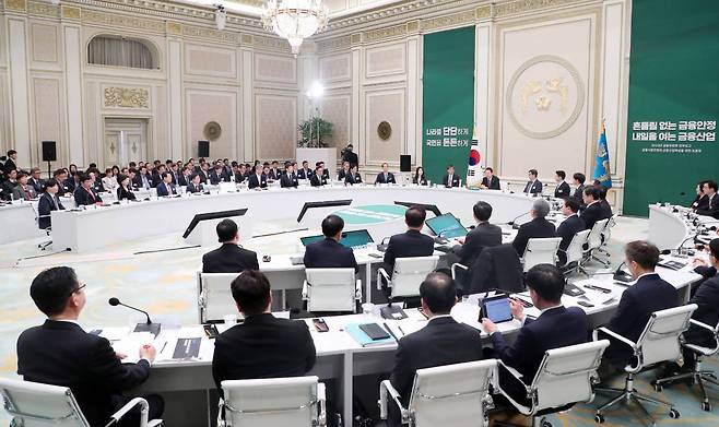 [서울=뉴시스] 홍효식 기자 = 윤석열 대통령이 30일 오후 청와대 영빈관에서 열린 금융위원회 업무보고에서 발언하고 있다. 2023.01.30.